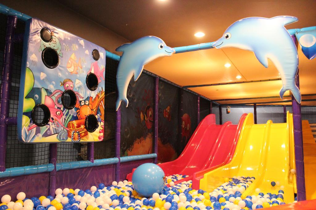 Chateau Beach Resort Kenting Extérieur photo An indoor playground in Singapore