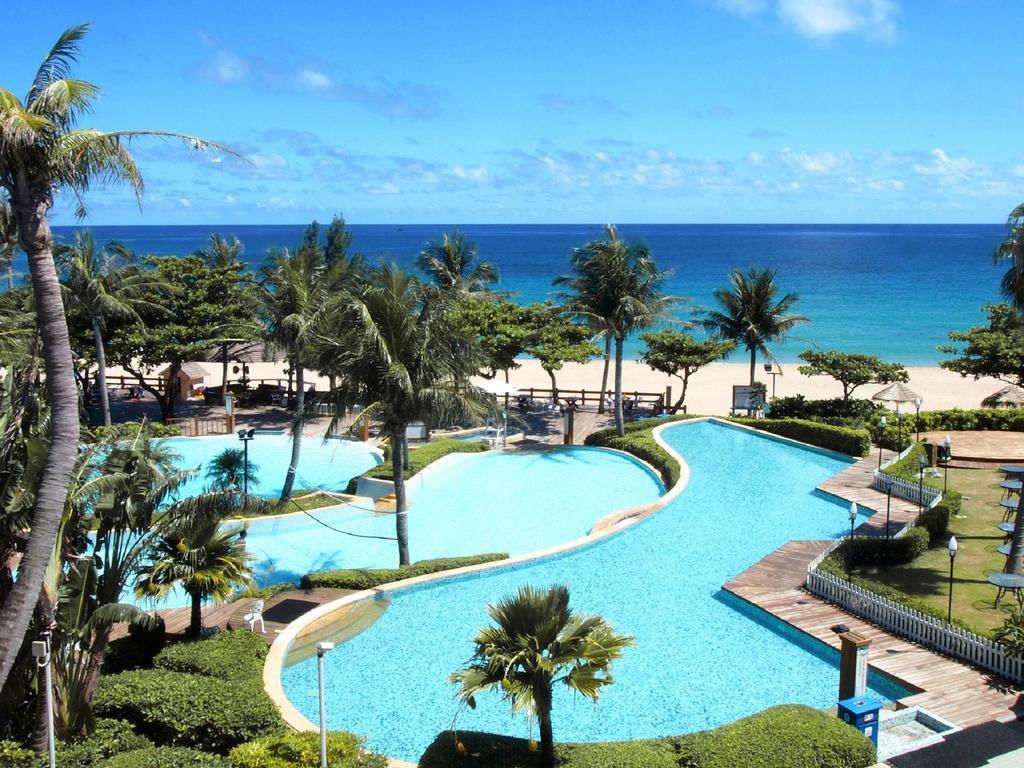 Chateau Beach Resort Kenting Extérieur photo The pool at the Sheraton Resort