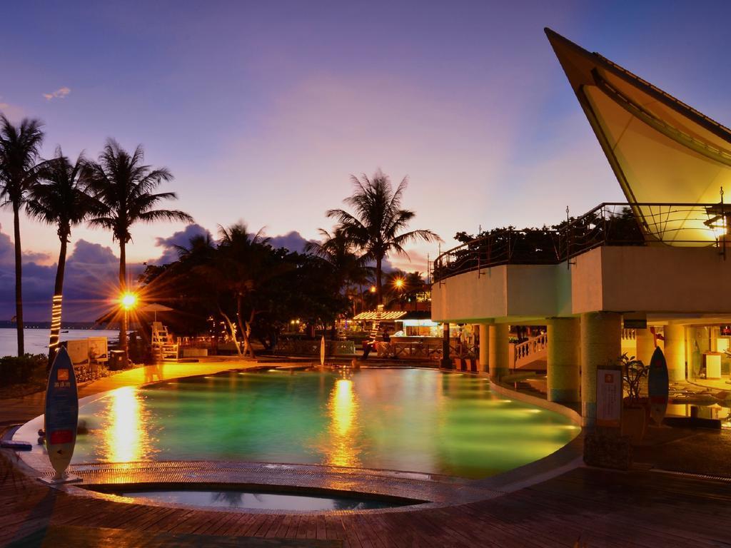 Chateau Beach Resort Kenting Extérieur photo The pool at the Sheraton Resort Fiji