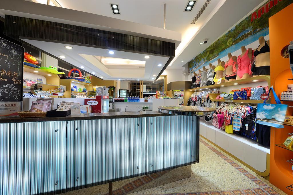 Chateau Beach Resort Kenting Extérieur photo The interior of a typical convenience store in Taiwan