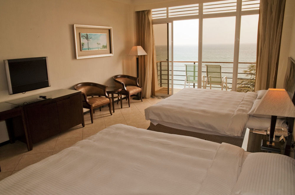 Chateau Beach Resort Kenting Extérieur photo A room at the hotel