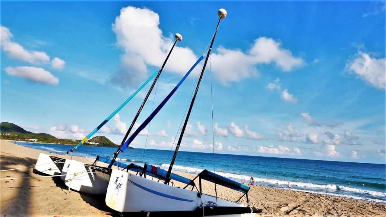 Chateau Beach Resort Kenting Extérieur photo A Hobie 16 on the beach